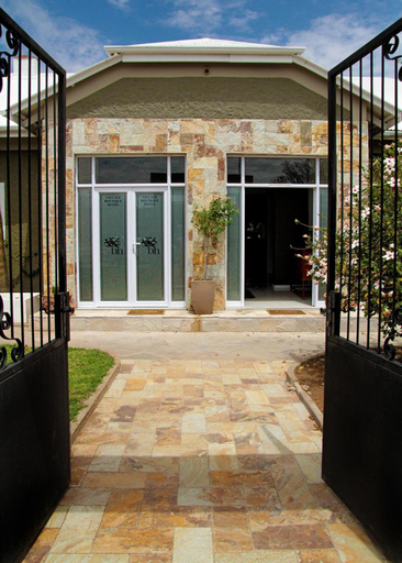 Exterior & Views 2, Village Boutique Hotel, Otjiwarongo