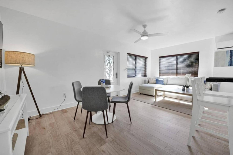 Room 5, Waves On Walnut 4-beach Access, Broward