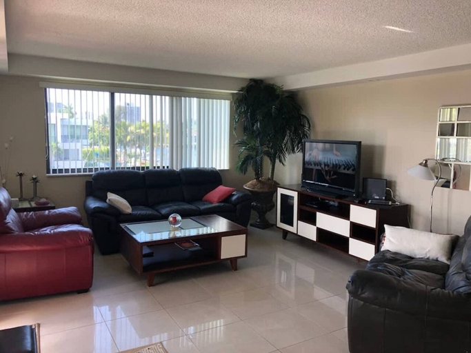 Interior, Golden Isles Suite 315, Broward