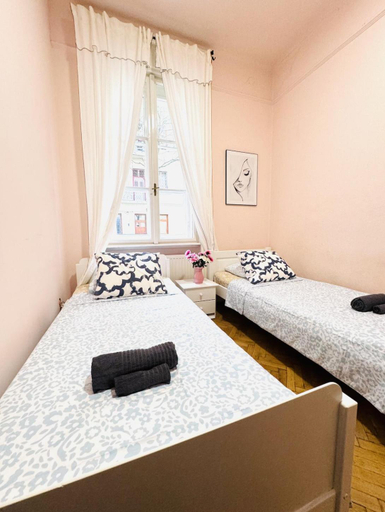 3, Y Central Station Private Rooms, Budapesti