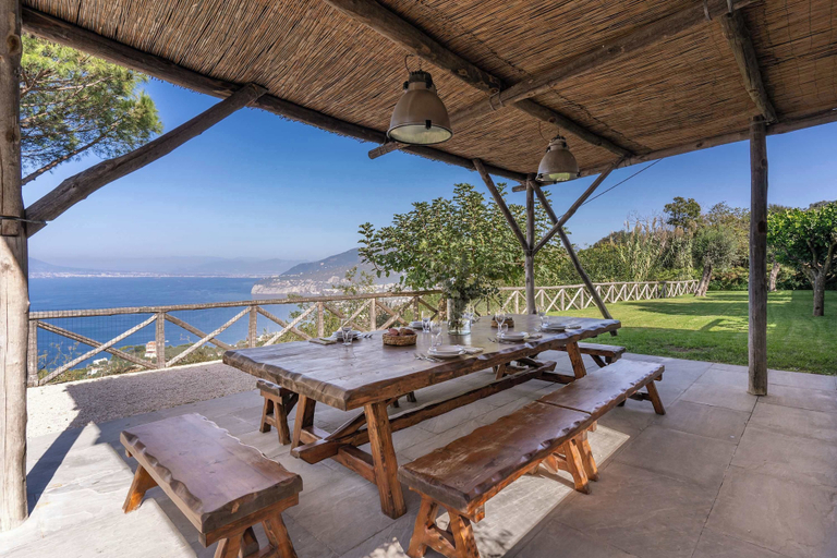 Room 3, Giulia 1 Villa Apartment Shared Pool Sea Views, Napoli