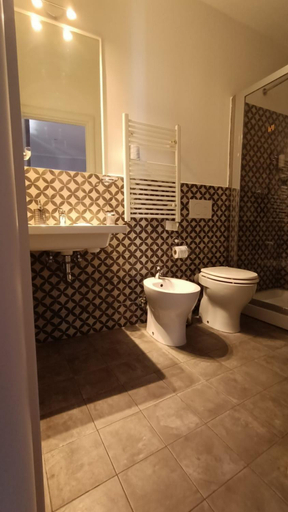 Bathroom 4, club navona, Rome