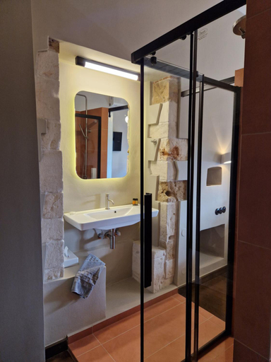 Bathroom 5, Mosaic Venetian Harbour Suites, Crete