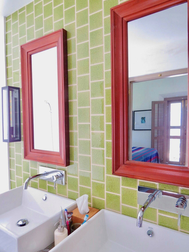 Bathroom 4, Samaragiri, Habaraduwa