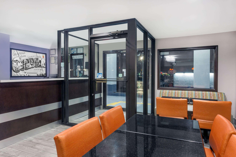 Public Area, Super 8 By Wyndham Locust Grove, Henry