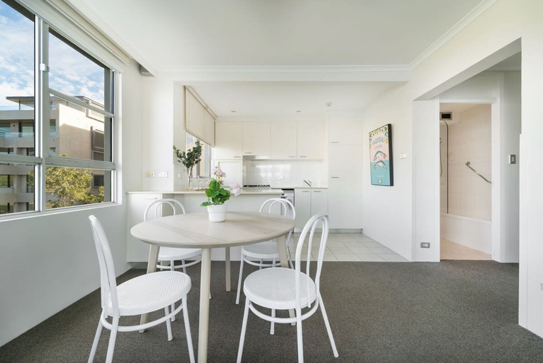 Room 2, Harbourside 32 in Sydney, Sydney
