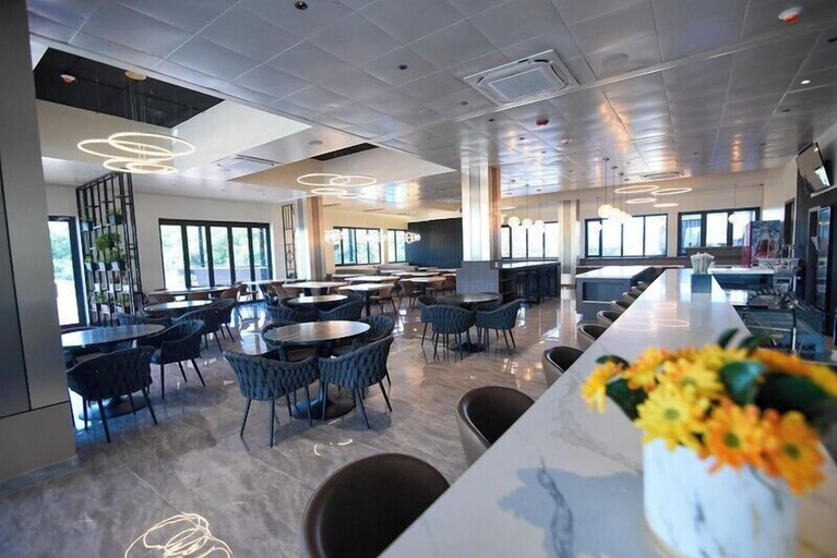 Food & Drinks 4, Grand Resort & Residences