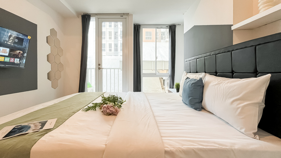Others 2, Soft Industrial Look at Tokyo Riverside PIK 2 Apartment By Travelio, Tangerang