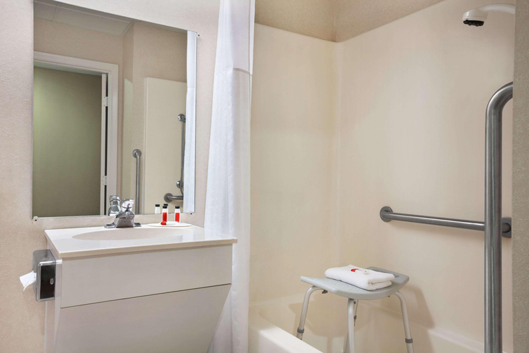 Bathroom 3, Super 8 by Wyndham Cherokee, Swain