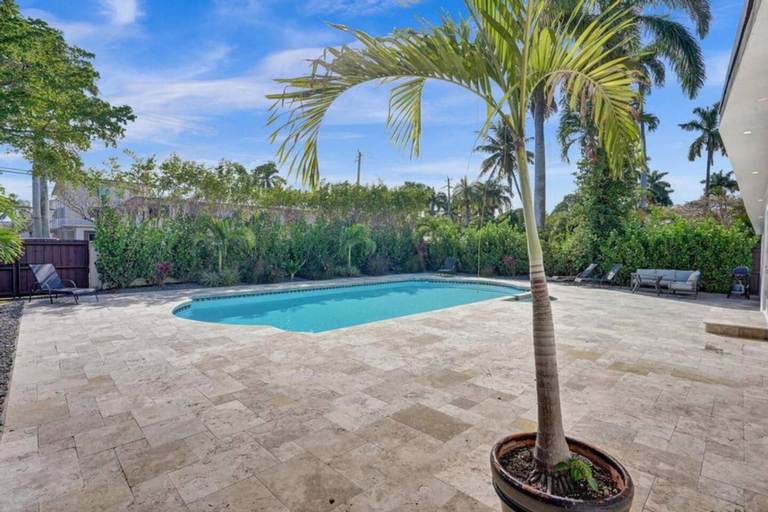 Others 3, Pool House 3 Bedroom Home Victoria Park, Broward