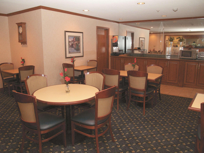 Food & Drinks 5, La Quinta Inn & Suites Cincinnati North, Hamilton