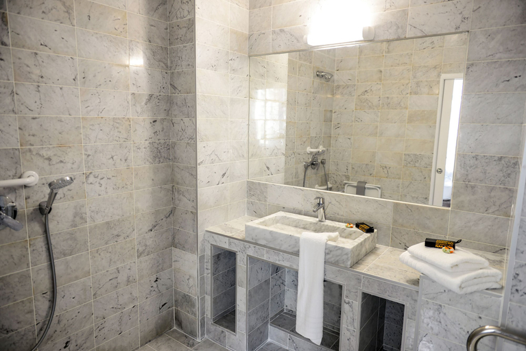 Bathroom 4, Hôtel & Appartements Monsigny, Alpes-Maritimes