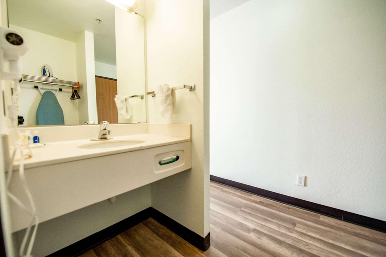 Bathroom 4, Rodeway Inn Central Colorado Springs, El Paso