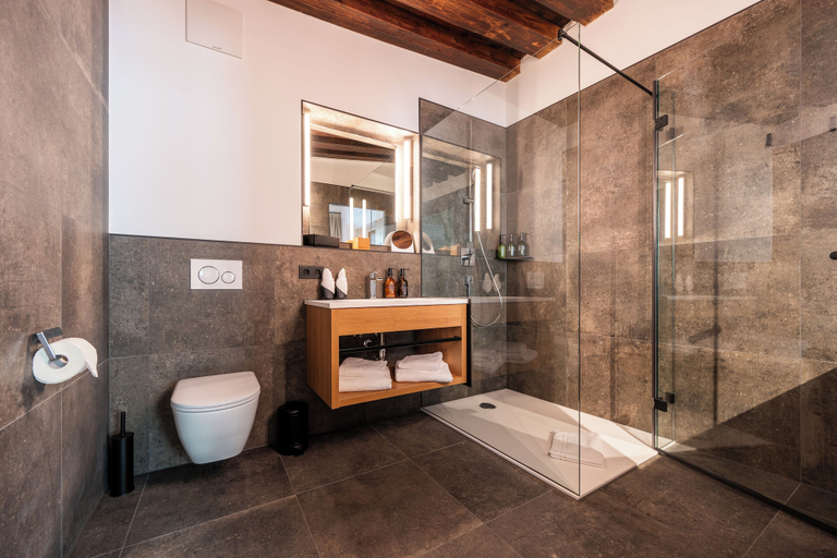 Bathroom 3, Hotel Traube Rattenberg, Kufstein