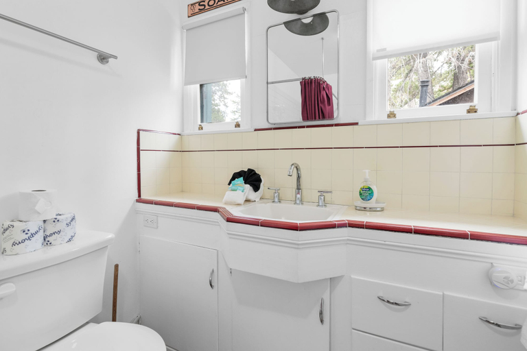 Bathroom 3, Mountain Cottage, San Bernardino