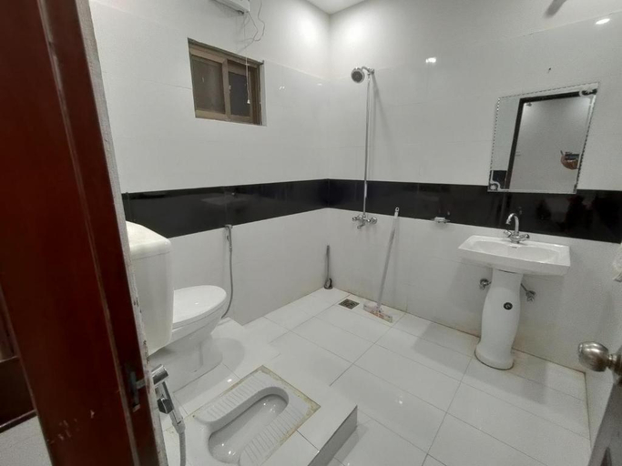 Bathroom 3, The Pearl Inn Hotel, Lahore
