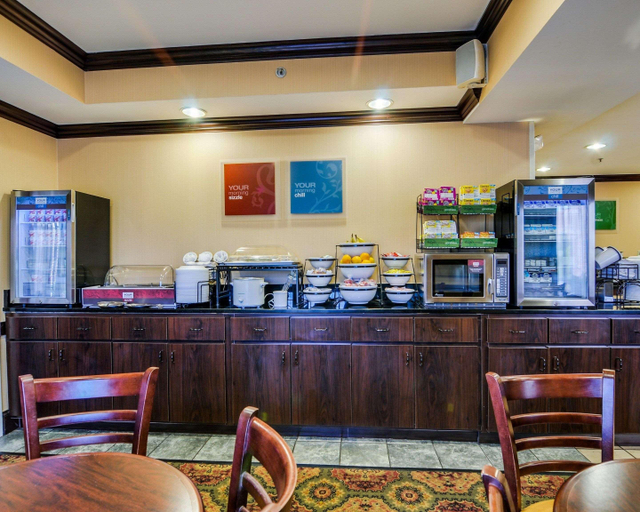 Food & Drinks 4, Comfort Inn & Suites Hillsville I-77, Carroll