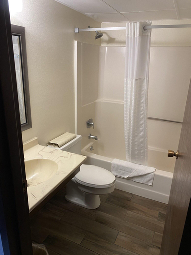 Bathroom 5, Super 8 By Wyndham Ogallala, Keith