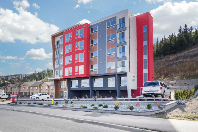 Exterior & Views