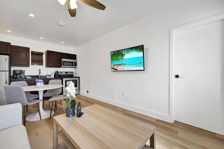 Room 3, Waves On Walnut 2-beach Access, Broward