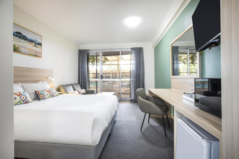 Others 1, Nightcap at Roxby Downs, Roxby Downs