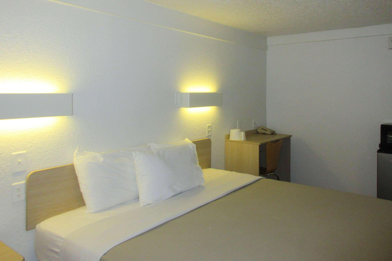 Bedroom 4, Rodeway Inn Washington Area, Washington