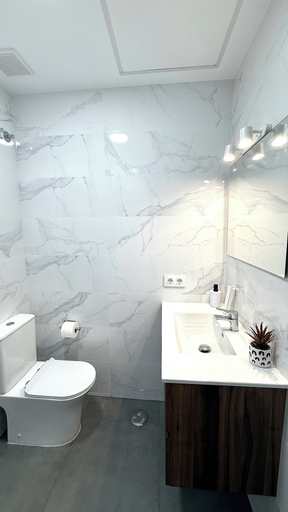 Bathroom 2, Naffah Apartments I, Madrid