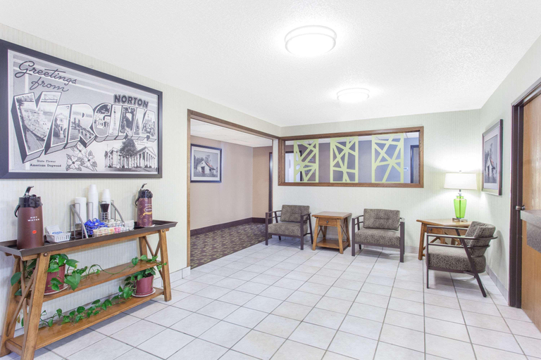 Public Area 2, Super 8 by Wyndham Norton VA, Norton