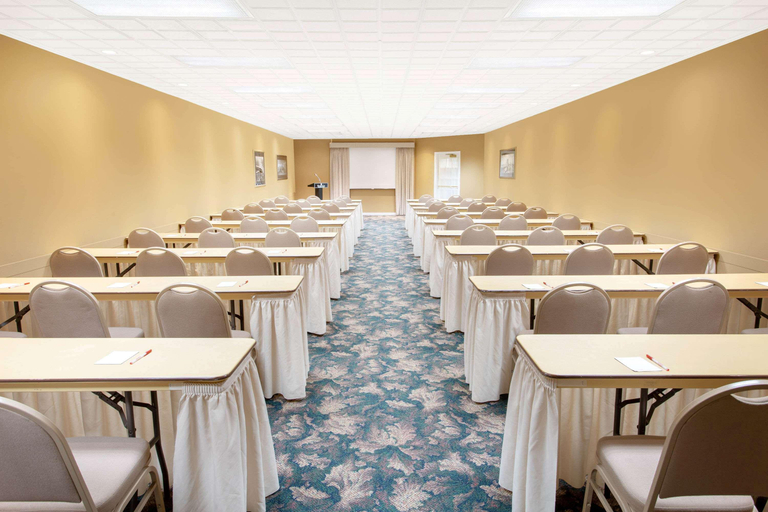 Food & Drinks 5, Ramada Conference Center By Wyndham Lewiston, Androscoggin