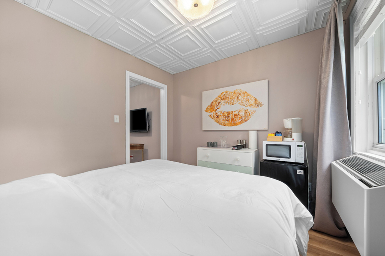 Bedroom 3, The Bloomfield Inn, Prince Edward