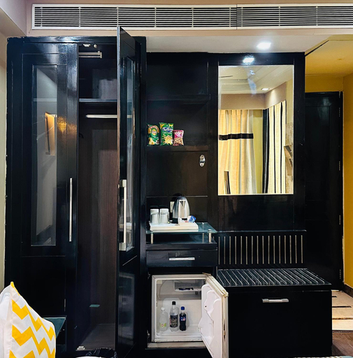 Others 5, Posh Suites-Golf Course Road, Gurgaon