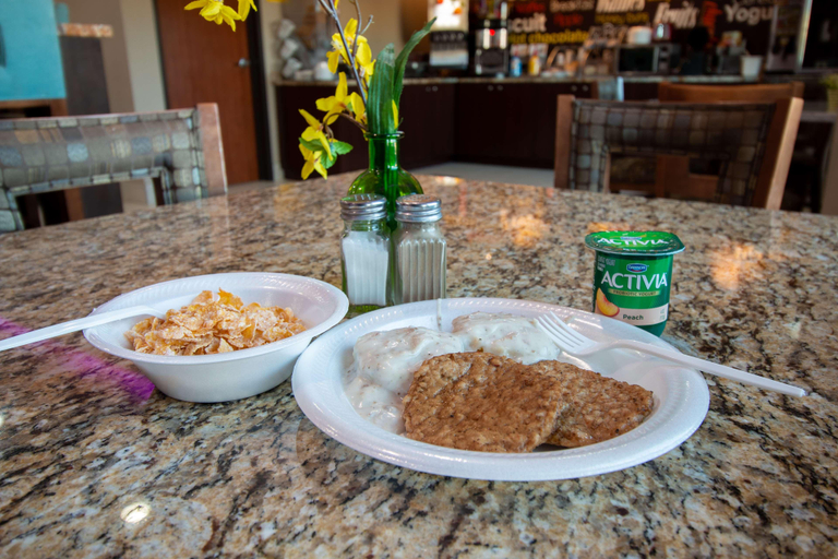 Food & Drinks 5, SureStay Plus Ht by Best Western Owasso Tulsa Nort, Tulsa