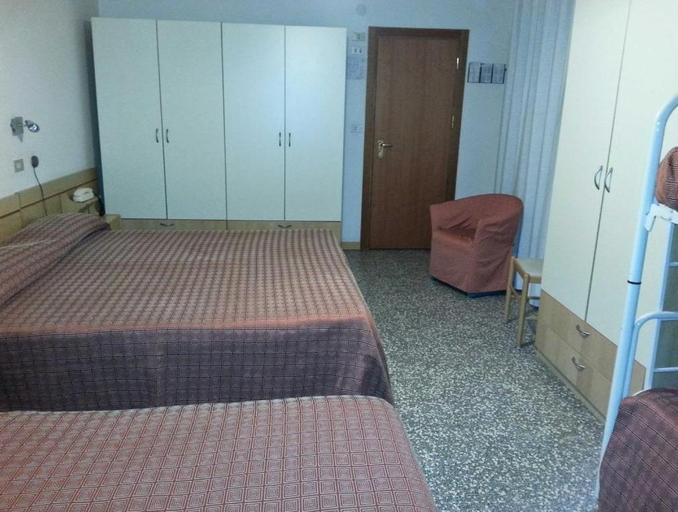 Bedroom 2, Hotel San Remo, Rimini