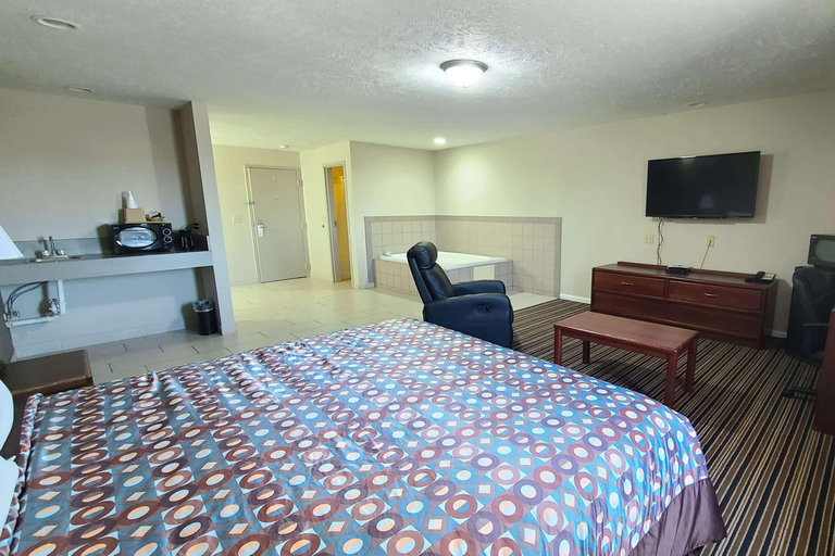 Bedroom 3, Super 8 by Wyndham Missouri Valley, Harrison