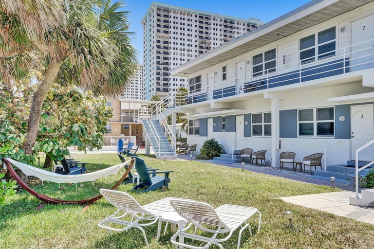 Room 3, Marine Villas 3 in Hollywood, Broward