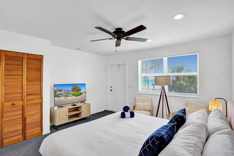 Room 5, Marine Villas 7 in Hollywood, Broward