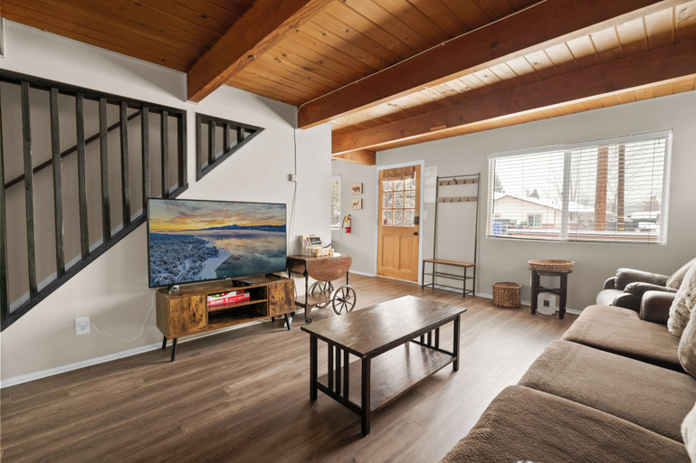 Others 5, PureSky Cabin, San Bernardino