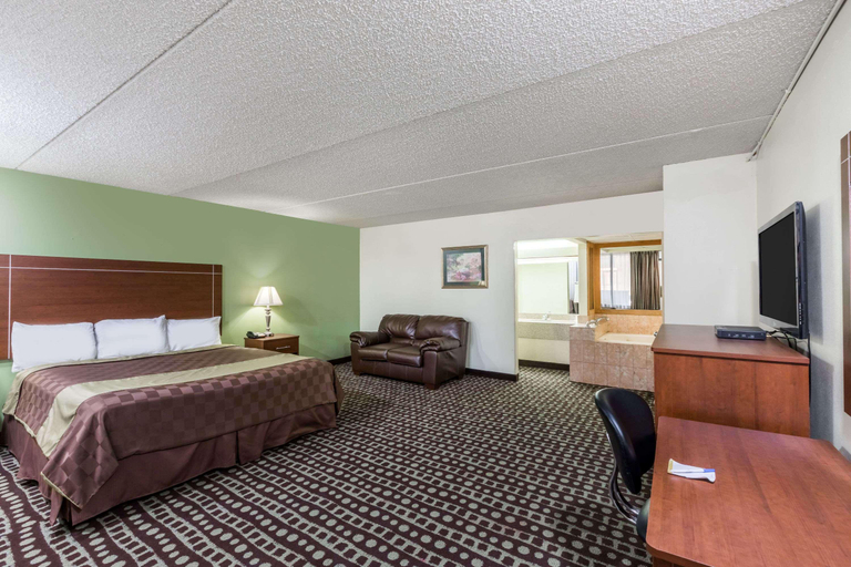 Bedroom 3, Days Inn by Wyndham Midland, Midland