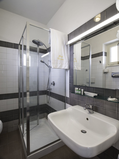 Bathroom 4, Cacciani Hotel, Rome