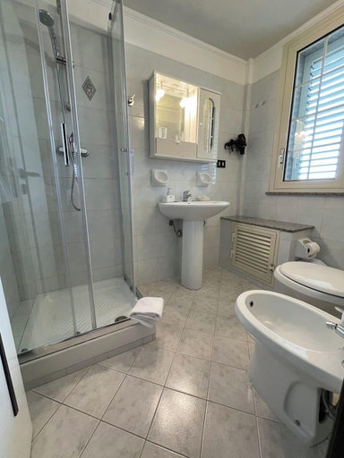 Bathroom 4, B&B Villa Ambra, Syracuse