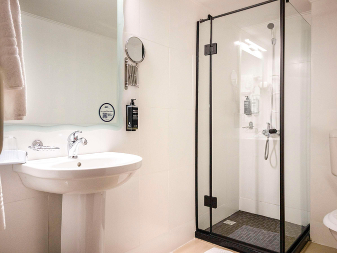Bathroom, Ibis Styles Pitesti Arges, Pitesti