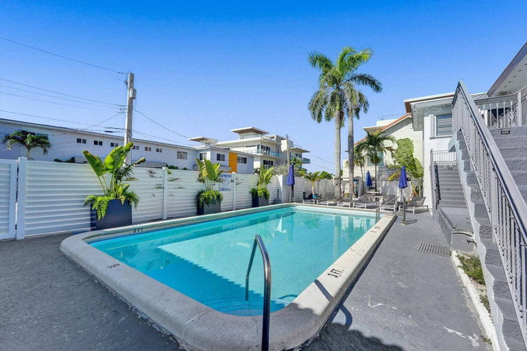 Pool, Waves on Desoto Beautiful Studio 8, Broward