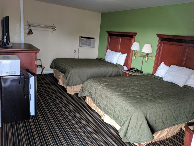 Bedroom 5, Benton Inn, Marshall
