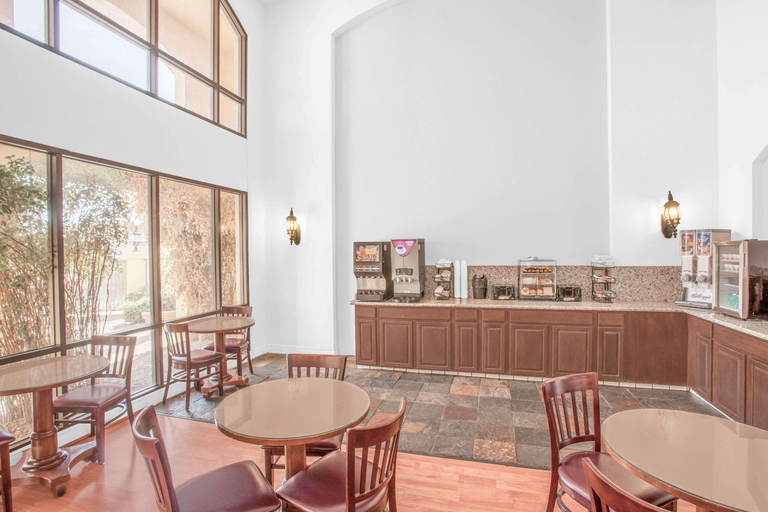 Food & Drinks 5, Ramada by Wyndham Barstow, San Bernardino