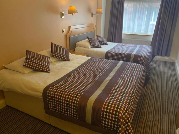 Bedroom 2, Parkside International Hotel, Reading