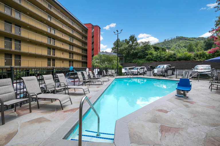 Sport & Beauty 5, Surestay Plus By Best Western Gatlinburg, Sevier