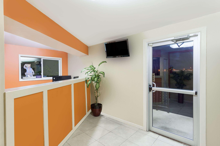 Public Area 2, Travelodge by Wyndham Seymour, Jackson