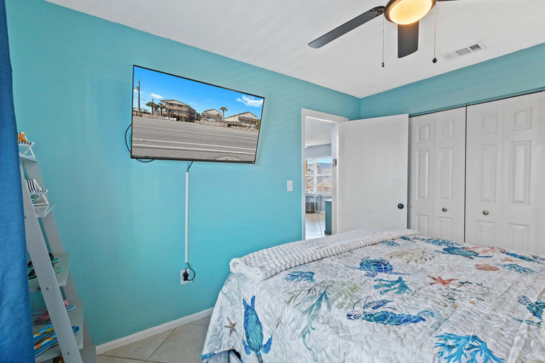 Room 4, Three 2br Condos Walk to Beach Hangout, Baldwin