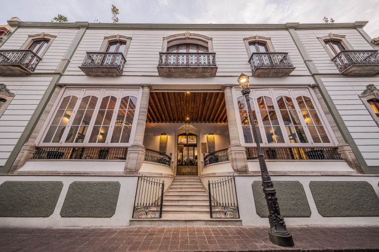 Exterior & Views