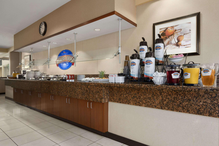Food & Drinks 5, Baymont by Wyndham Columbia Northwest, Lexington